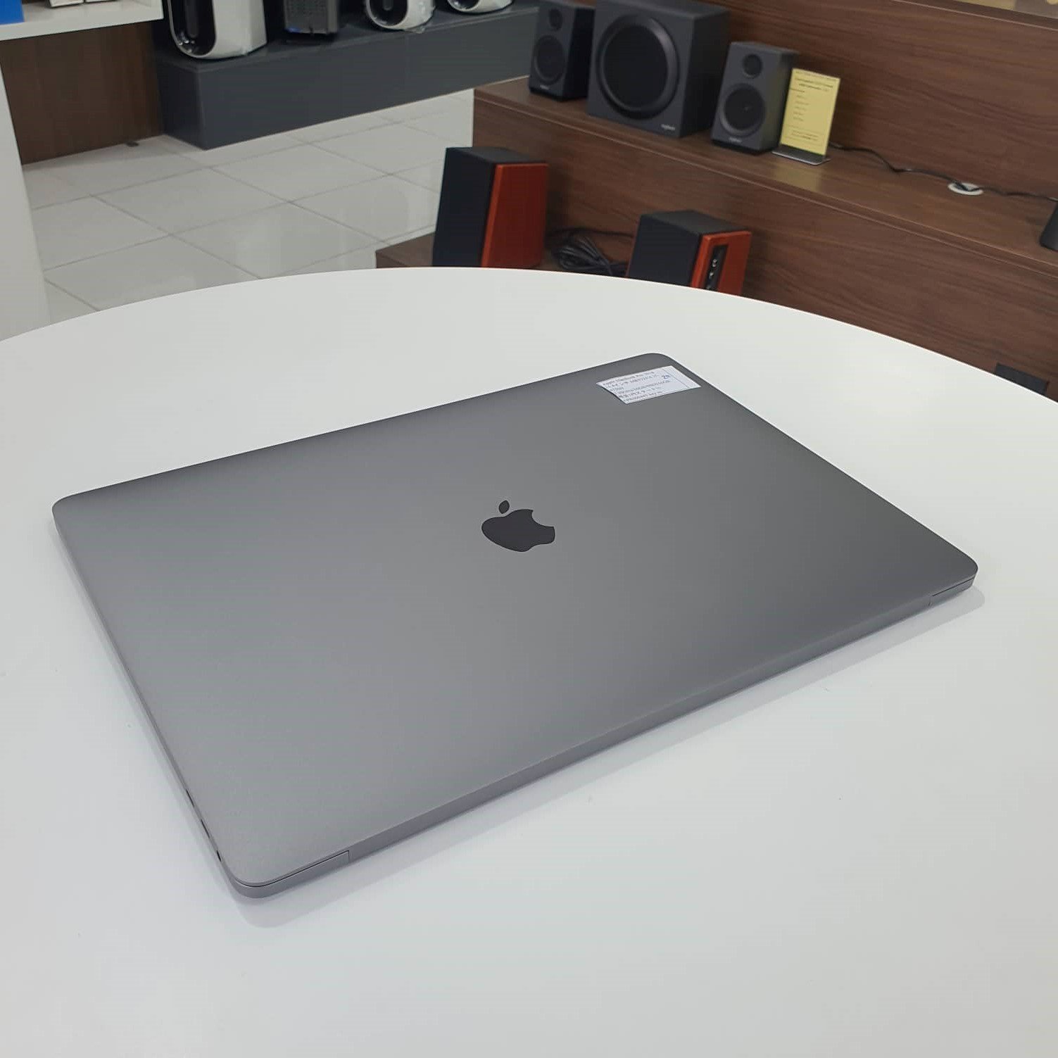 MacBook Pro 2018 15 inch ( 2.9Ghz i9/ 32GB Ram/ 1TB SSD/ Radeon Vega 1