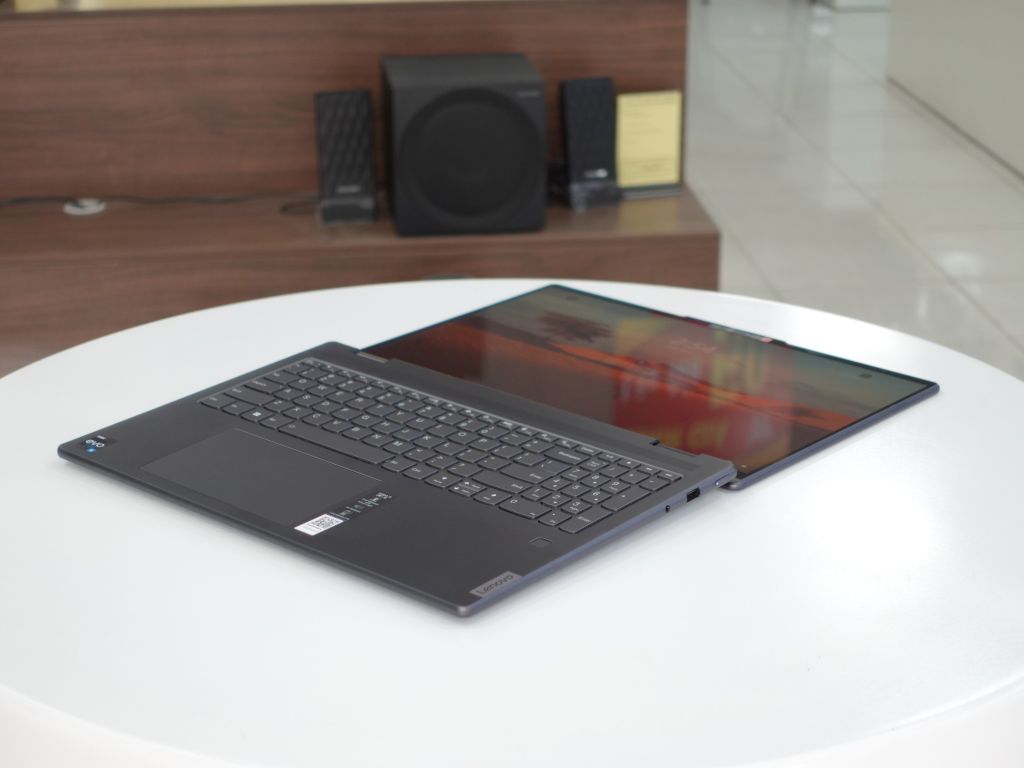 Laptop Lenovo Yoga 7i 16