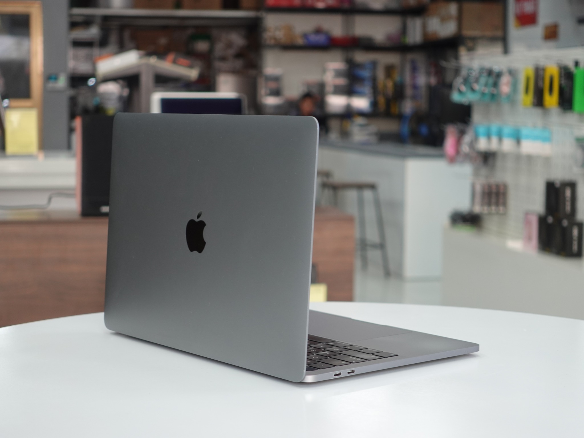 MacBook本体 MacBook Pro 13.3-inch i7 16GB 512GB 2018 Amazon.com: Apple Mid 2018 MacBook Pro Touch Bar with 2.7GHz