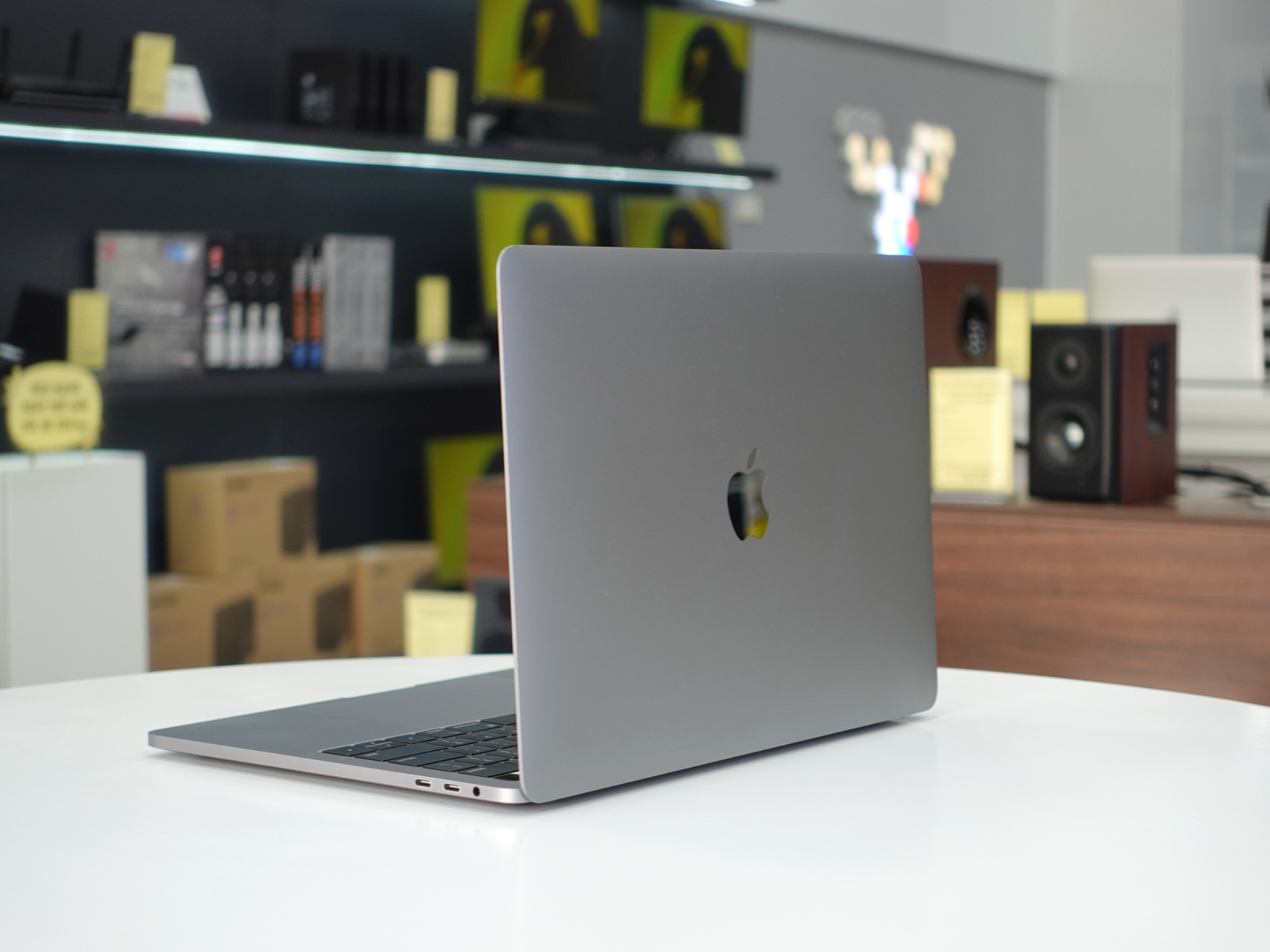 Macbook Pro Touchbar 13 inch 2018 Core i7 Ram 16GB SSD 512GB giá rẻ