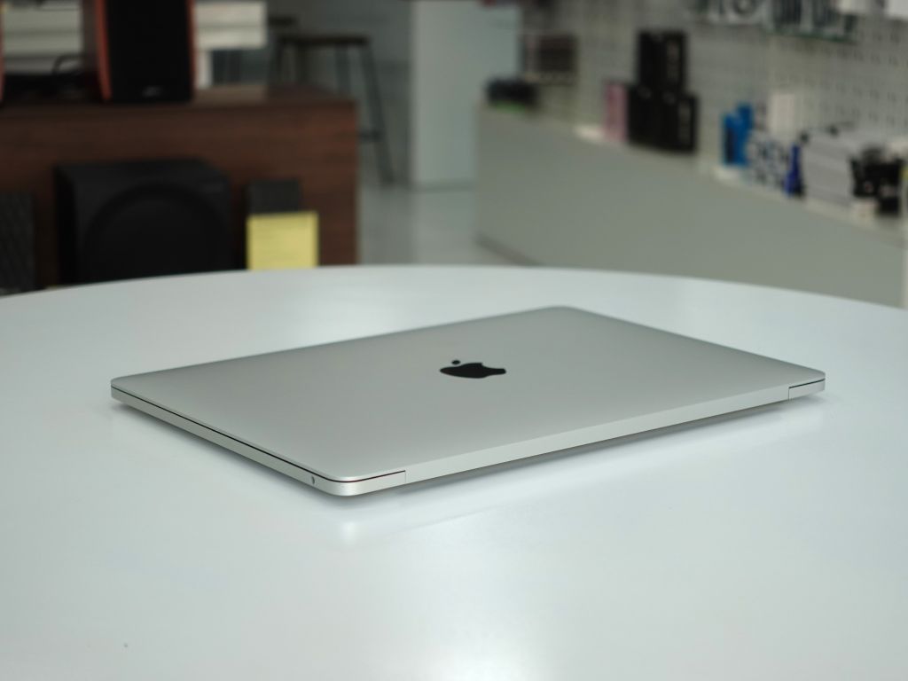 MacBook Pro 13 inch 2020 (Core i5 1.4GHz/ Ram 8GB/ SSD 256GB/ Silver/ key Japan) Like new 99%