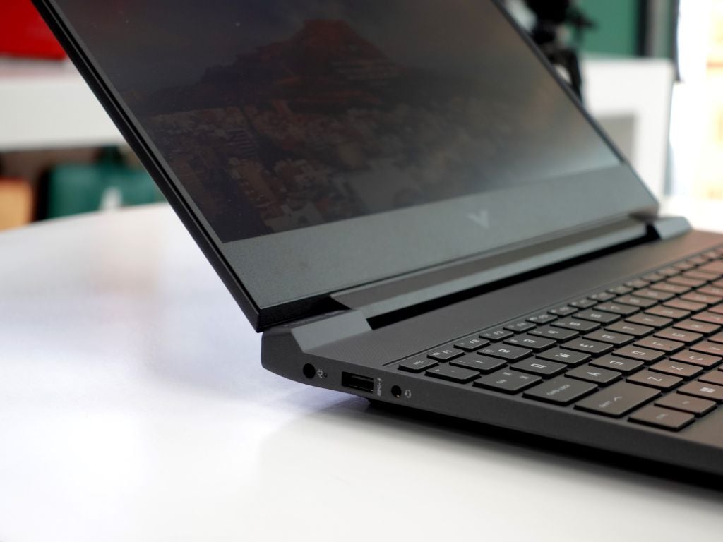 Laptop HP Gaming Victus 15-fb1013dx (AMD RYZEN 5 7535HS/ Ram 16GB/ SSD 512GB/ RTX 2050 4GB/ 15.6'' FHD IPS, 144Hz)