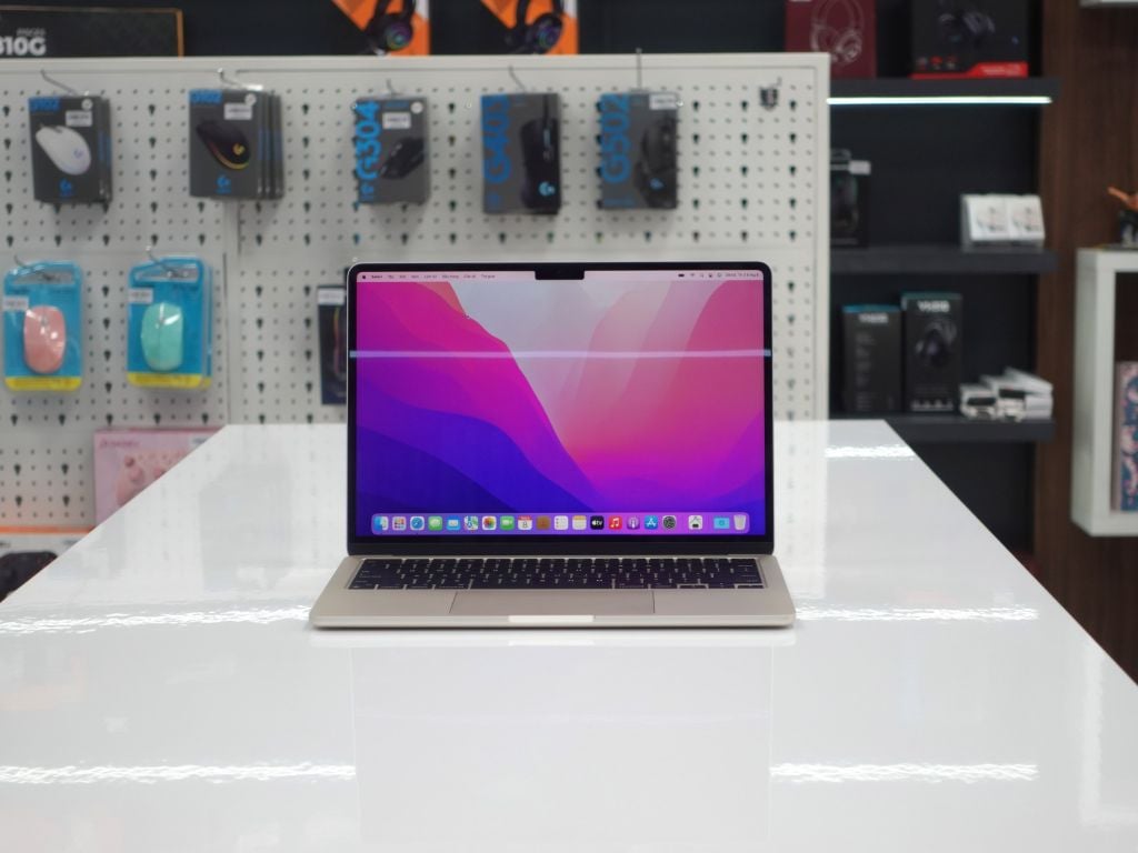 MacBook Air M2 13.6-inch 2022 8-Core CPU / 8-Core GPU / 8GB RAM / 256GB - Like new 99%