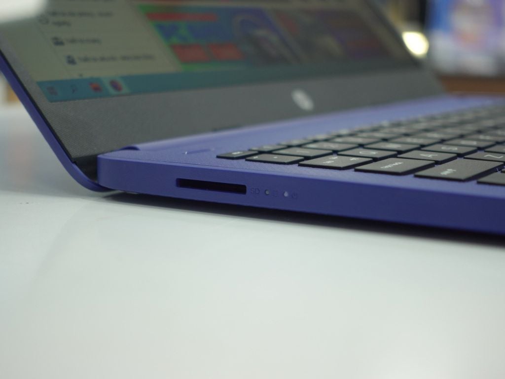 Laptop HP 14( AMD 3020e/ RAM 8 GB/ Ổ cứng 64 GB+ 256GB/ Màn hình cảm ứng HD 14 inch, Windows 10 Home)