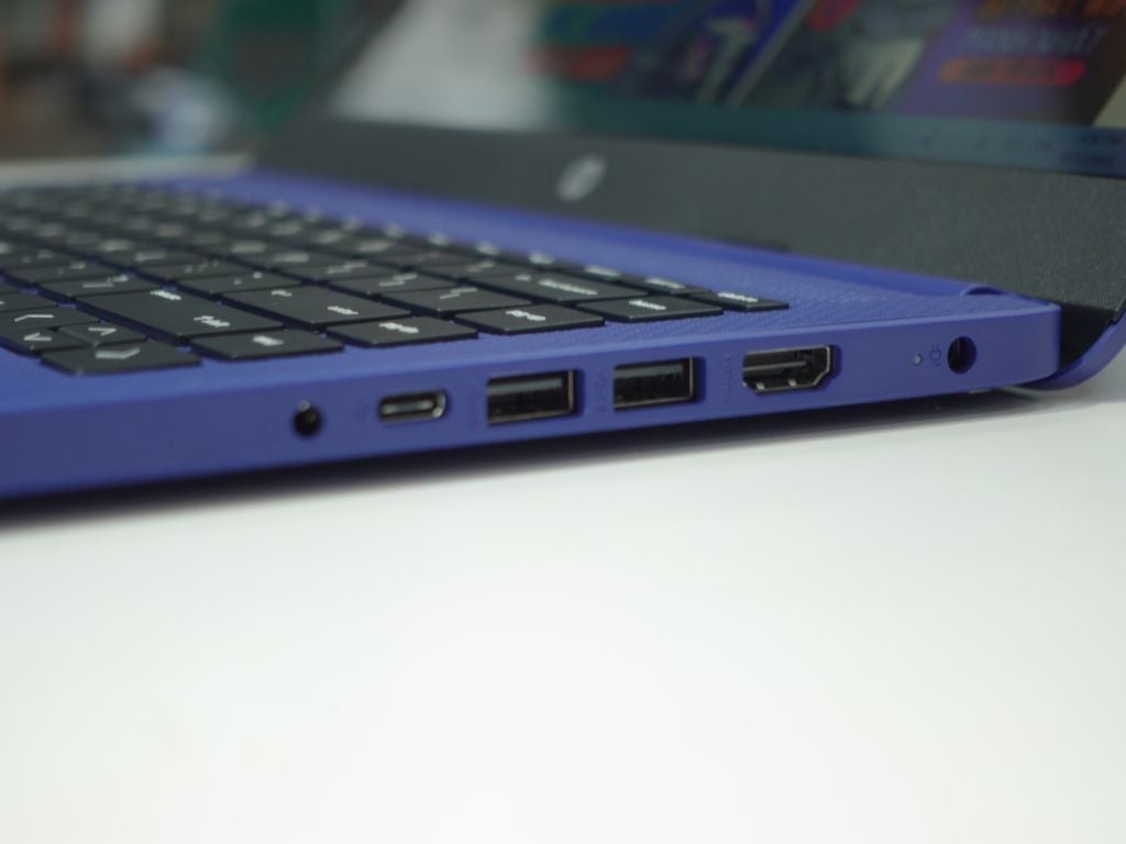 Laptop HP 14 (AMD 3020e RAM 8 GB SSD 256GB,14 inch, Windows 10 Home)