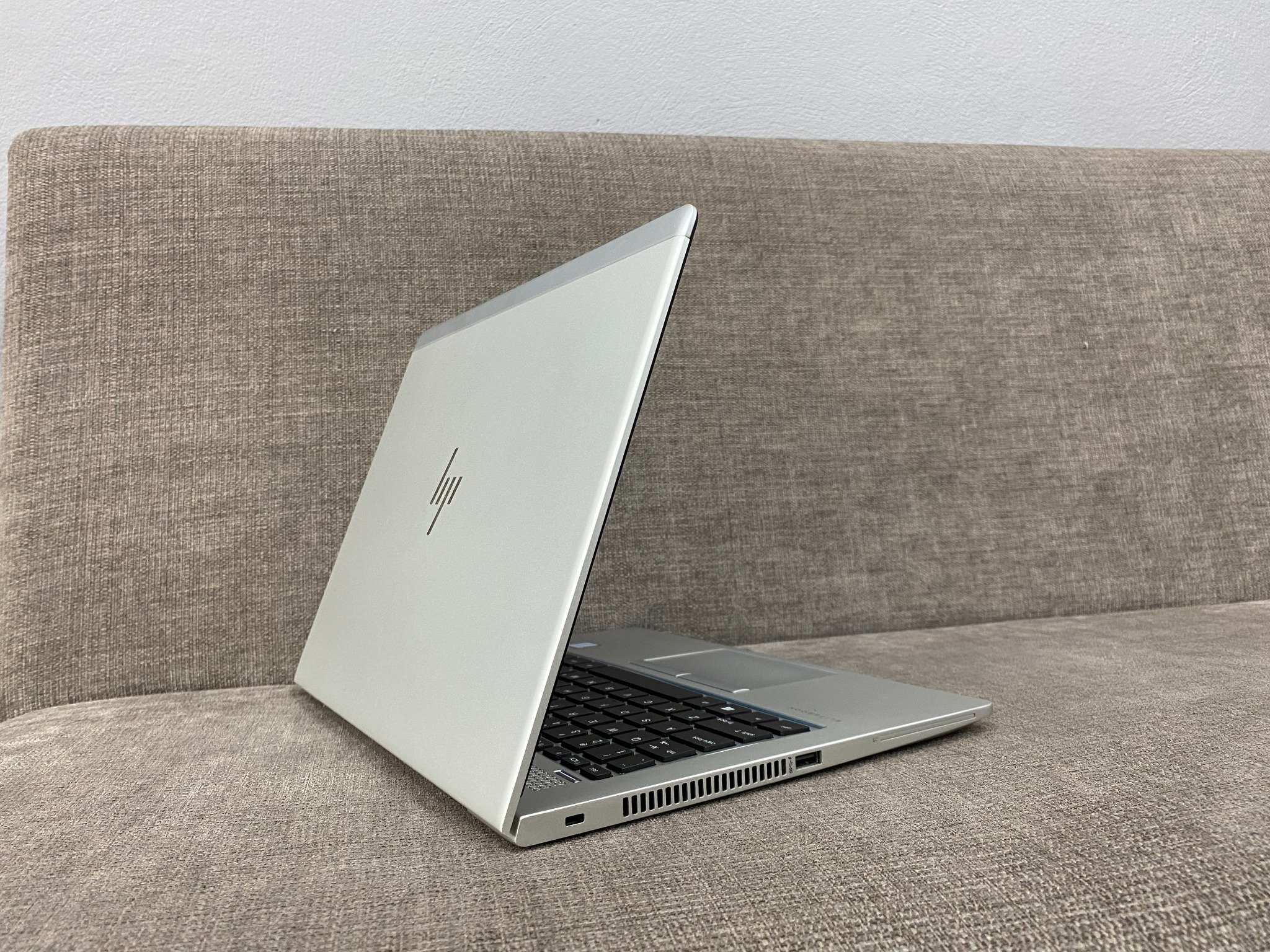 Laptop HP Elitebook 830 G5 (Core i7- 8550U / Ram 8GB / SSD Laptop HP Elitebook 830 G5 (Core i7- 8550U / Ram 8GB / SSD