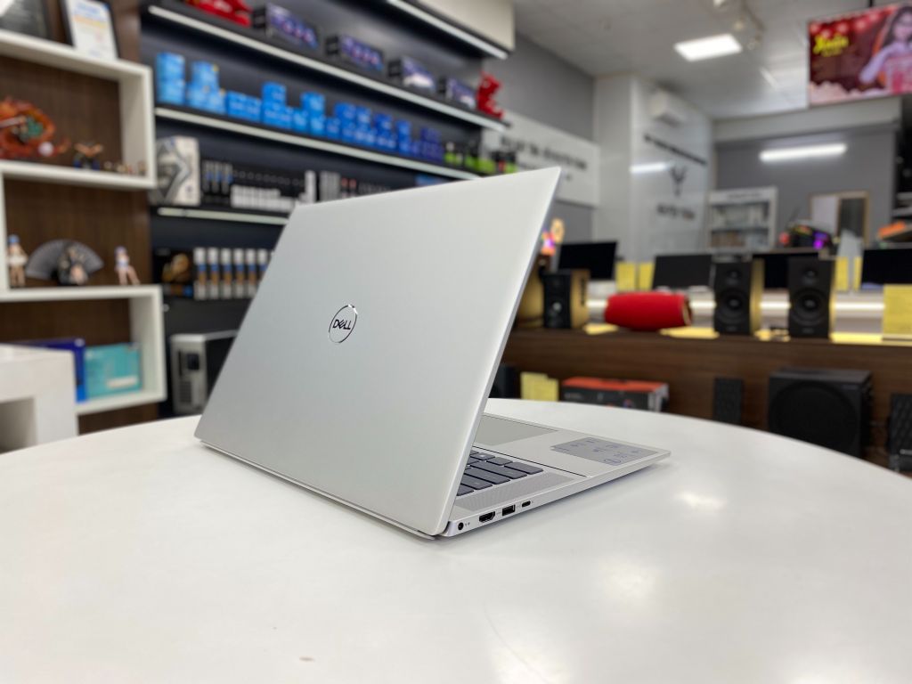 Laptop Dell Inspiron 5620 (Core i7 - 1260P | 16GB | 1TB | GeForce MX570 2GB| 16