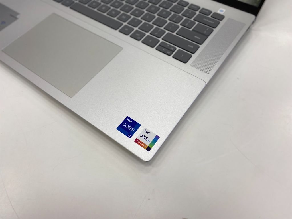 Laptop Dell Inspiron 5620 (Core i7 - 1260P | 16GB | 1TB | GeForce MX570 2GB| 16