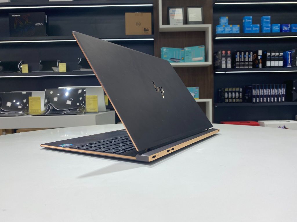Laptop HP Spectre 13- AF520TU (Core i5-8250U 1.6GHz/ Ram 8GB/ SSD 256 NVMe/ 13.3