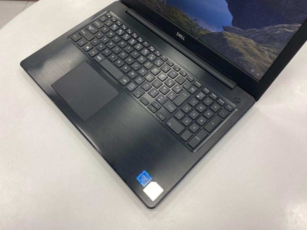 Laptop Dell Inspiron 5570( C3867U Ram 4GB DDR4 SSD 128GB NVMe 15.6 HD Win 10 Black) - Like new