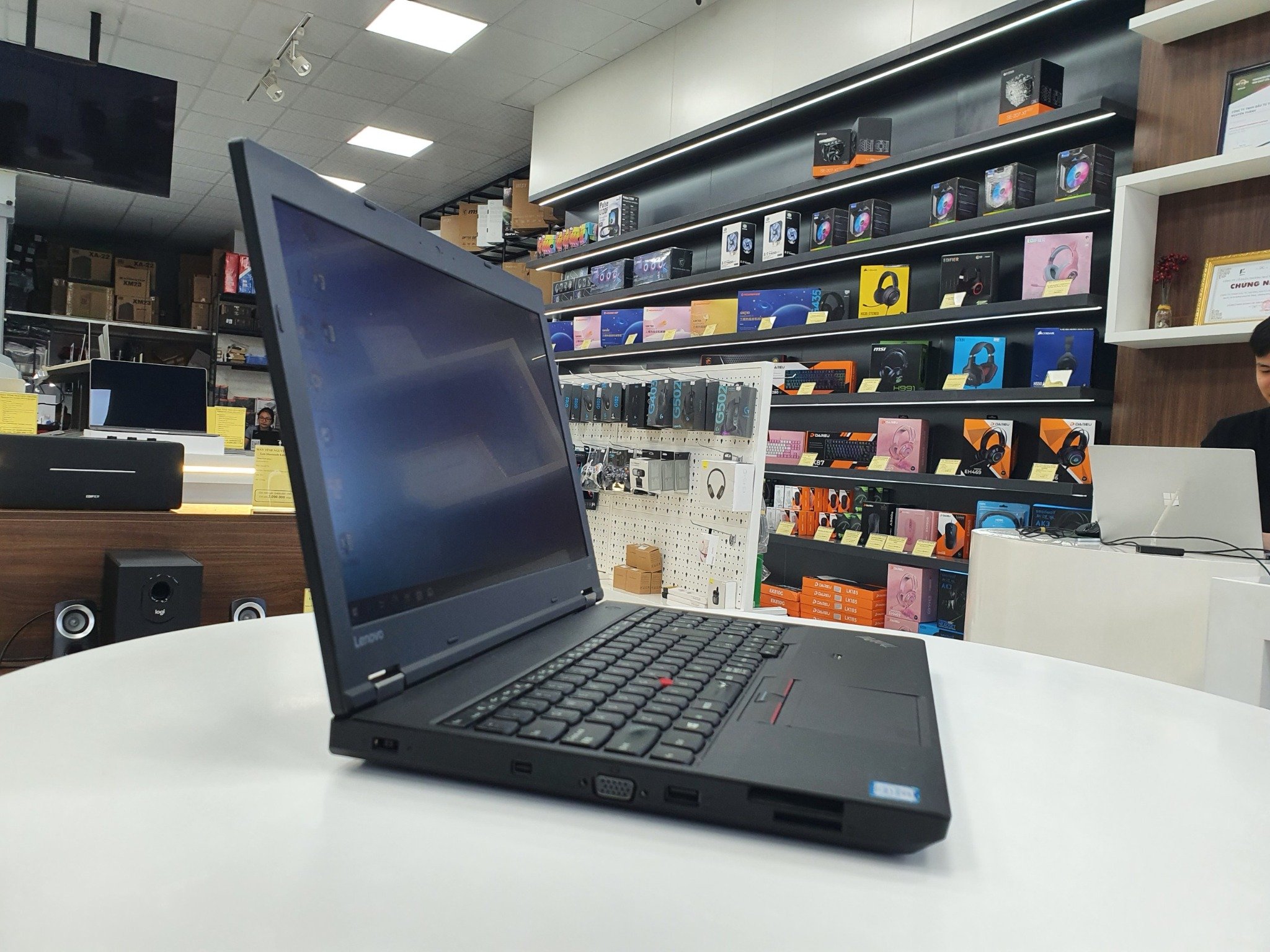 レノボThinkPad L560 i5 6300U 8GB 新品SSD256GB（Lenovo