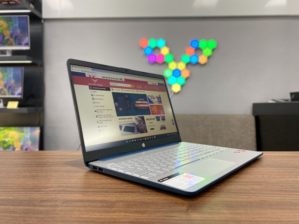 Laptop HP 15 EF2126WM (4J771UA)(R5 5500U/8GB/256GB SSD/15.6 FHD/Win/Xanh)-Likenew
