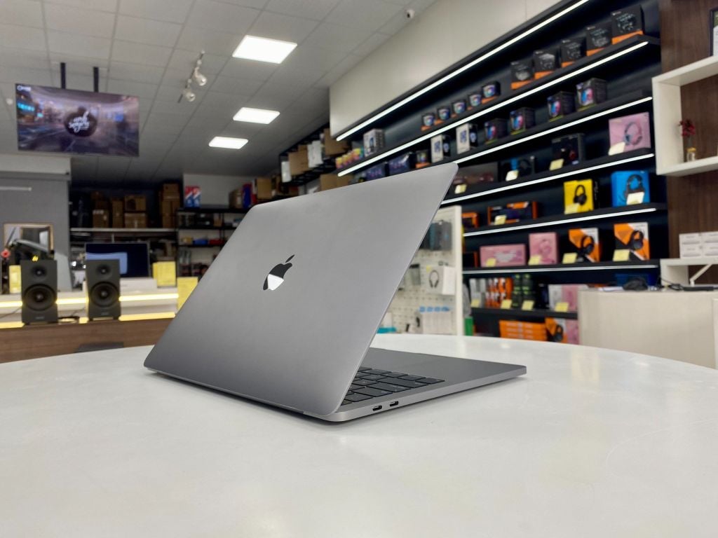 MacBook Pro 13 inch A2159 2019 Like New 99%