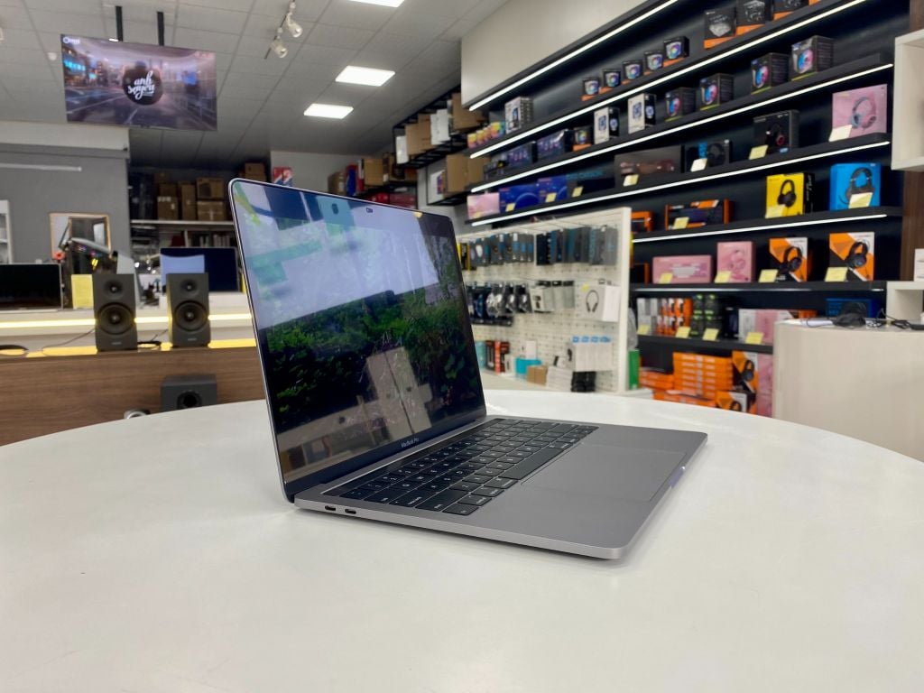 MacBook Pro 13 inch A2159 2019 Like New 99%