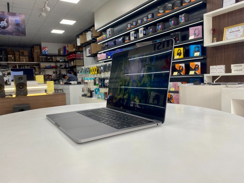 MacBook Pro 13 inch A2159 2019 Like New 99%