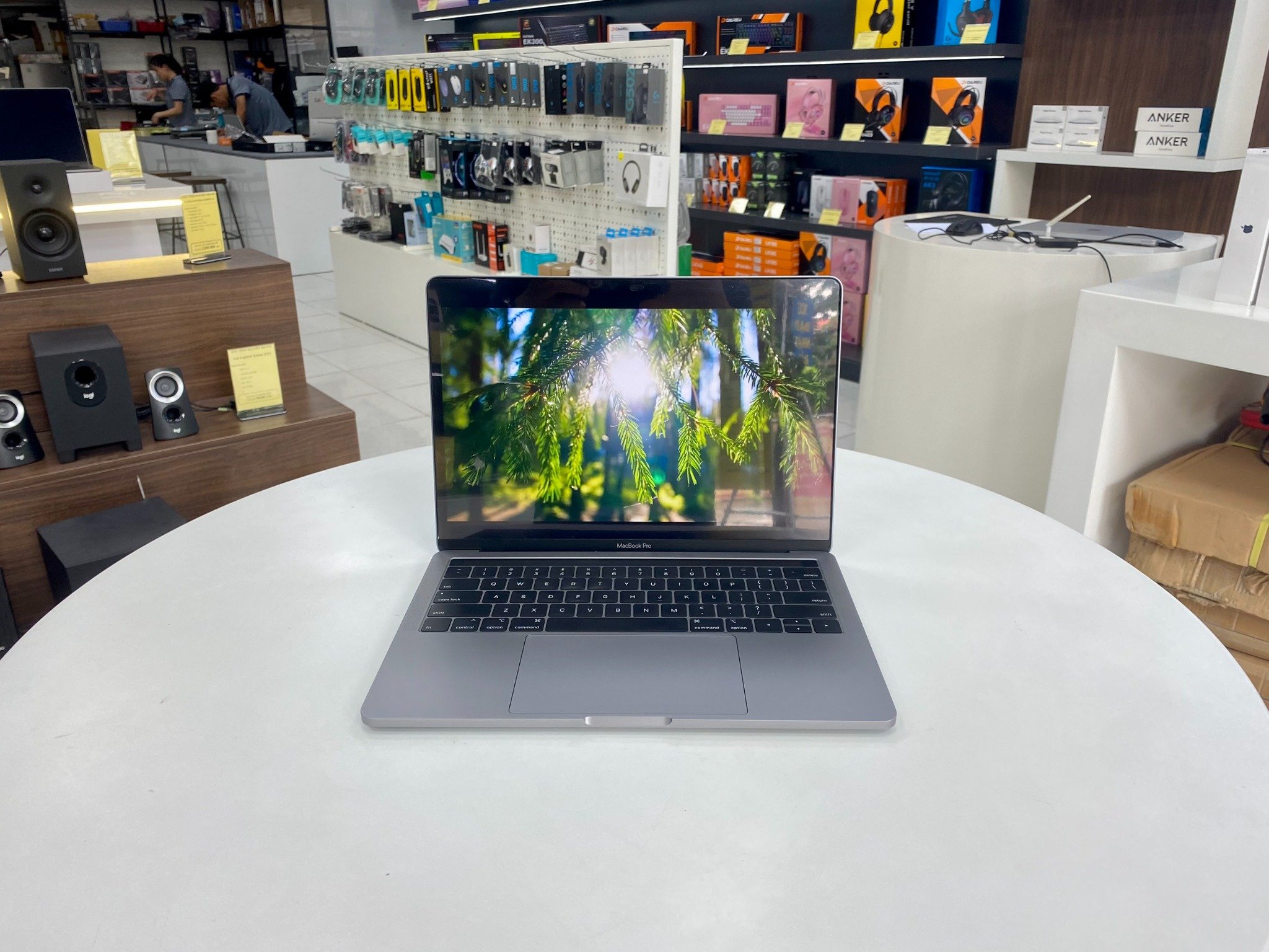 MacBook Pro 13 inch A2159 2019 Like New 99% MacBook Pro 13 inch A2159 2019 Like New 99%