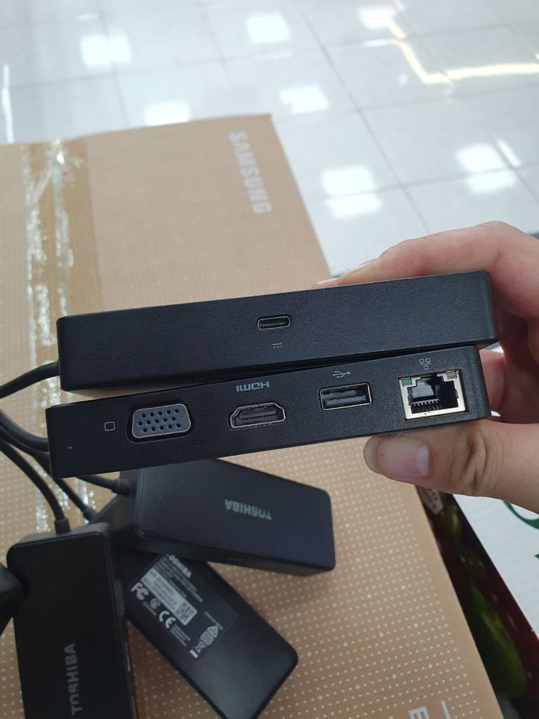 Hub chuyển đổi Toshiba 5in1 (USB Type C to type C,HDMI, USB 3.0, VGA, LAN 1GB)