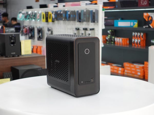 Máy Tính Zotac ZBOX Magnus One Mini Gaming PC - (I7 -10700F/ 16GB/ SSD 250GB NVme + HDD 500GB/ VGA Quadro K1200) Like New 99%