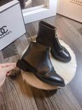 BOOTS DA LÌ KHÓA TRƯỚC D00016E