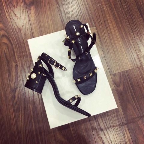 SANDAL VALENTINO ĐINH NGỌC D0024E