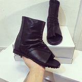 BOOTS LỬNG DA XỎ NGÓN KHÓA SAU D0032E