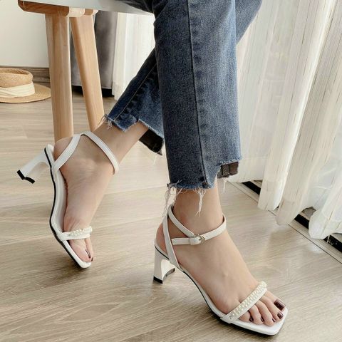 SANDAL QUAI NGỌC VẶN THỪNG GÓT CONG D0020ER