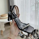 SANDAL QUAI NGỌC VẶN THỪNG GÓT CONG D0020ER