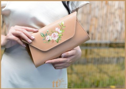 Queen Clutch Vẽ Tranh