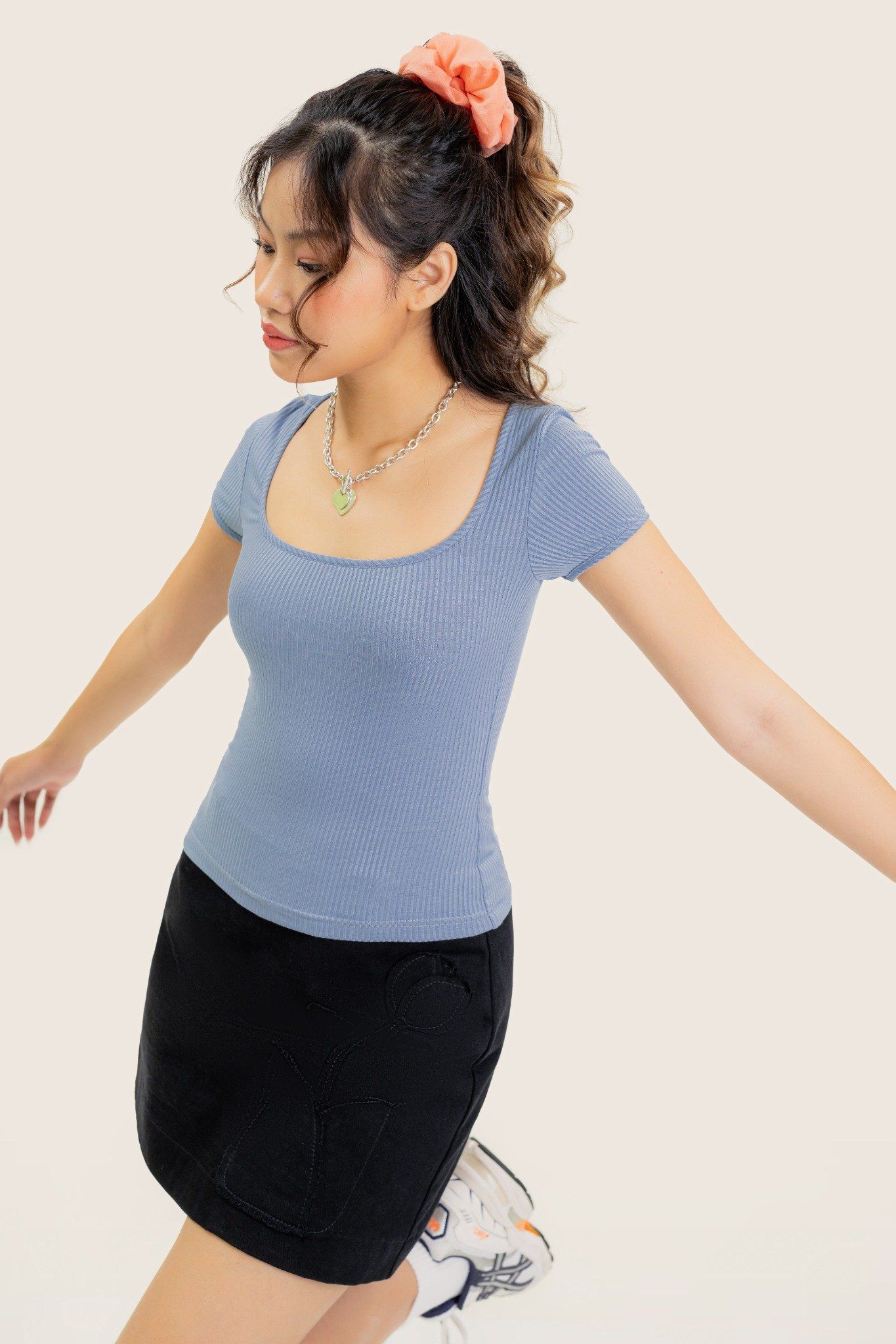  Everyday Go-to Blue U-Neck Ribbed Tee 