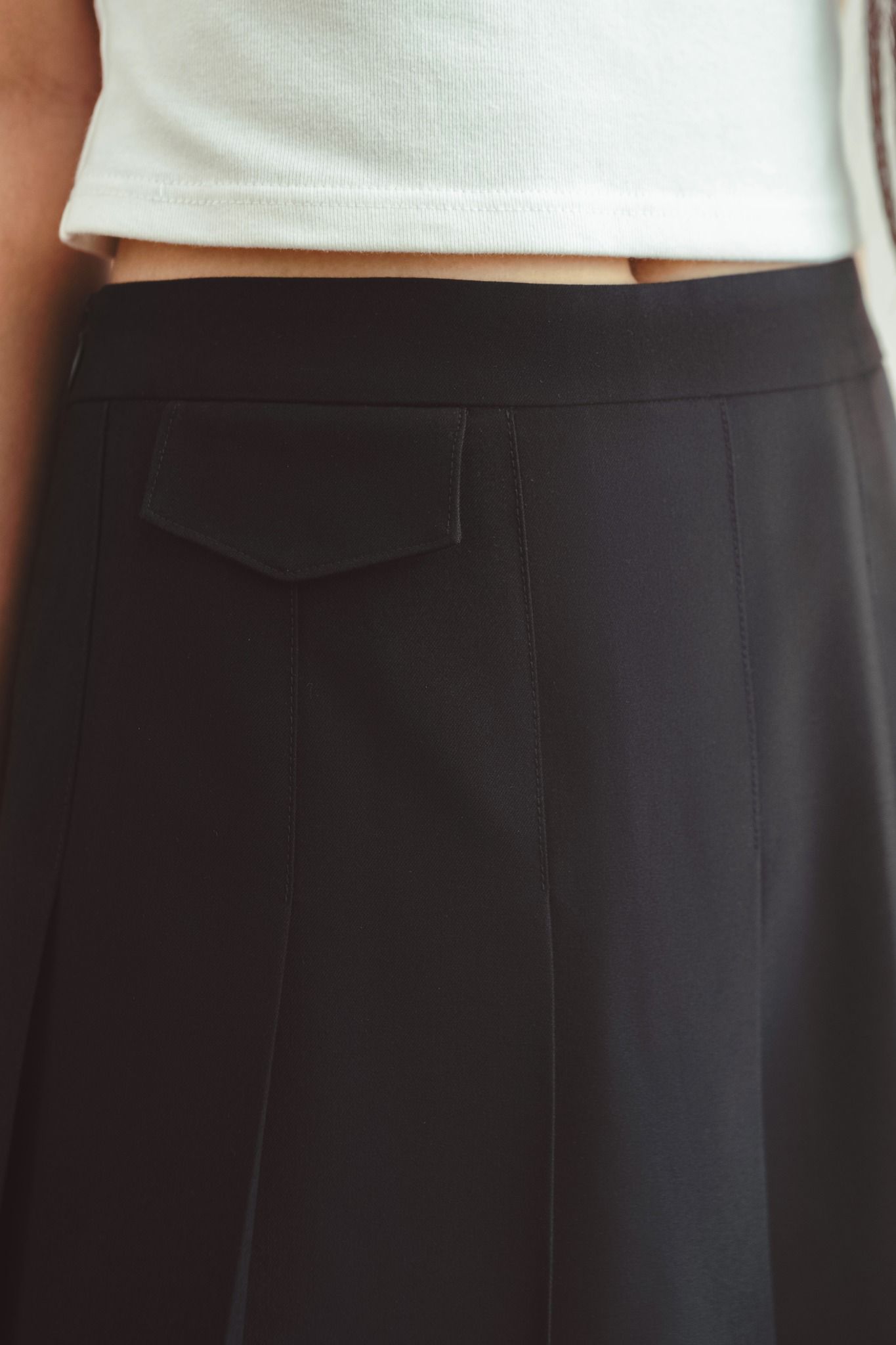  Black Pleated Side Slit Mid-Length Skirt 