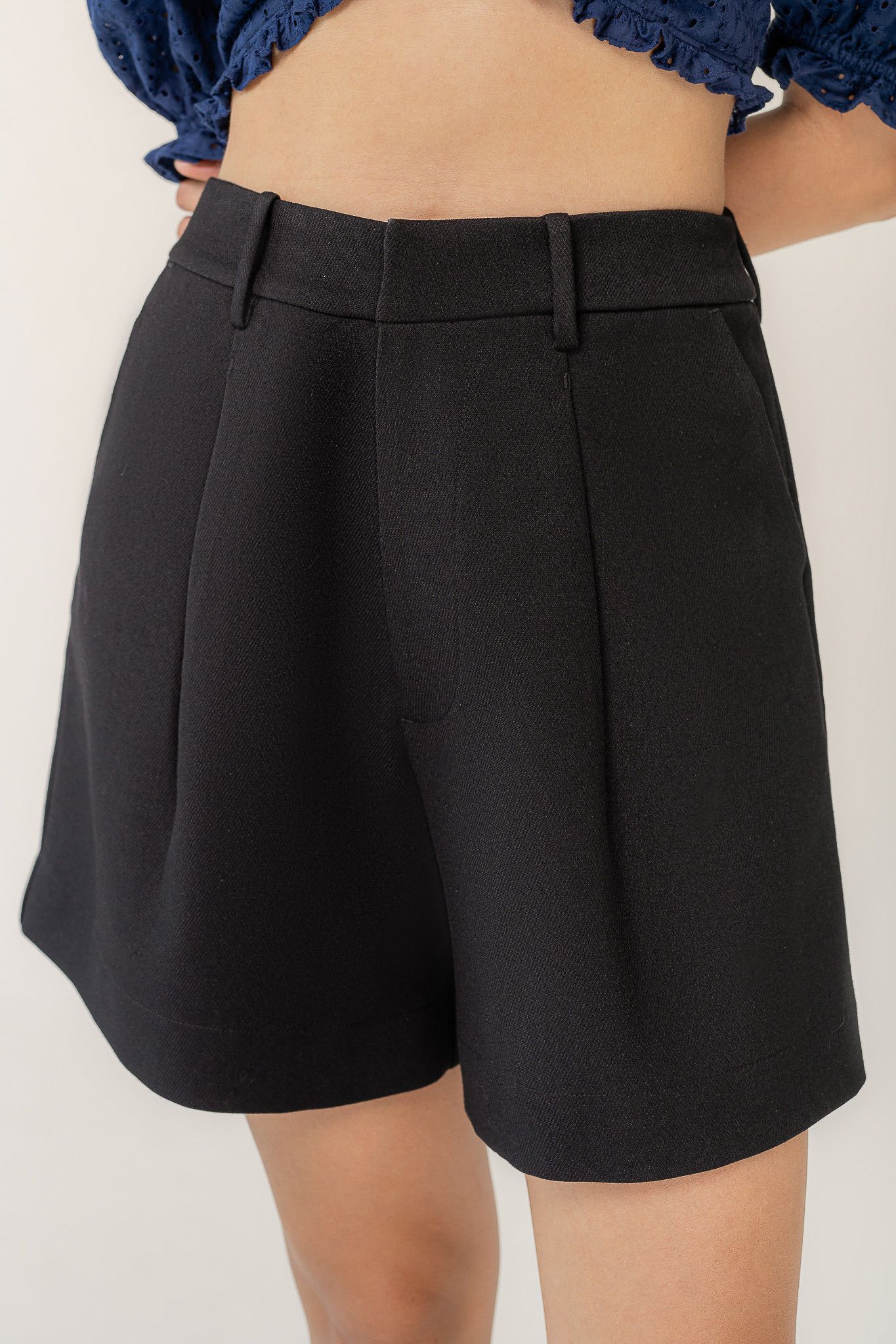 Black Bermuda Shorts – LIBÉ