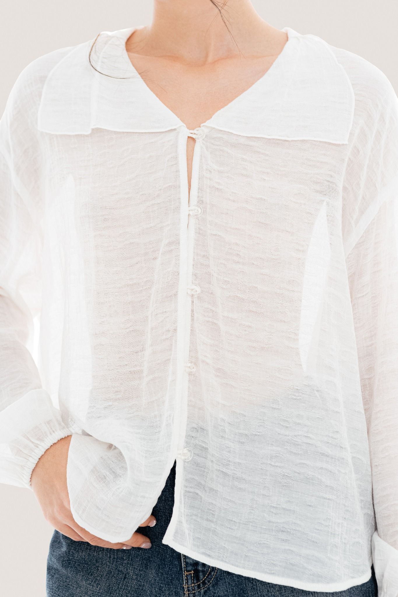  White Lilly Collar Texture Shirt 
