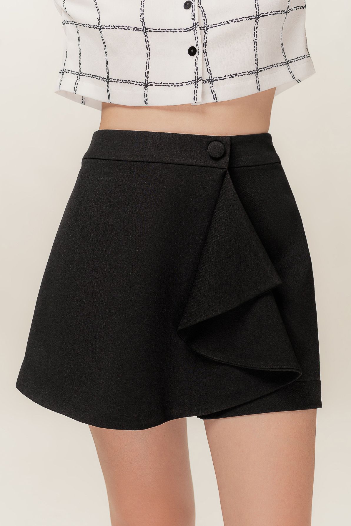  Black Overlap Ruffle Mini Skorts 