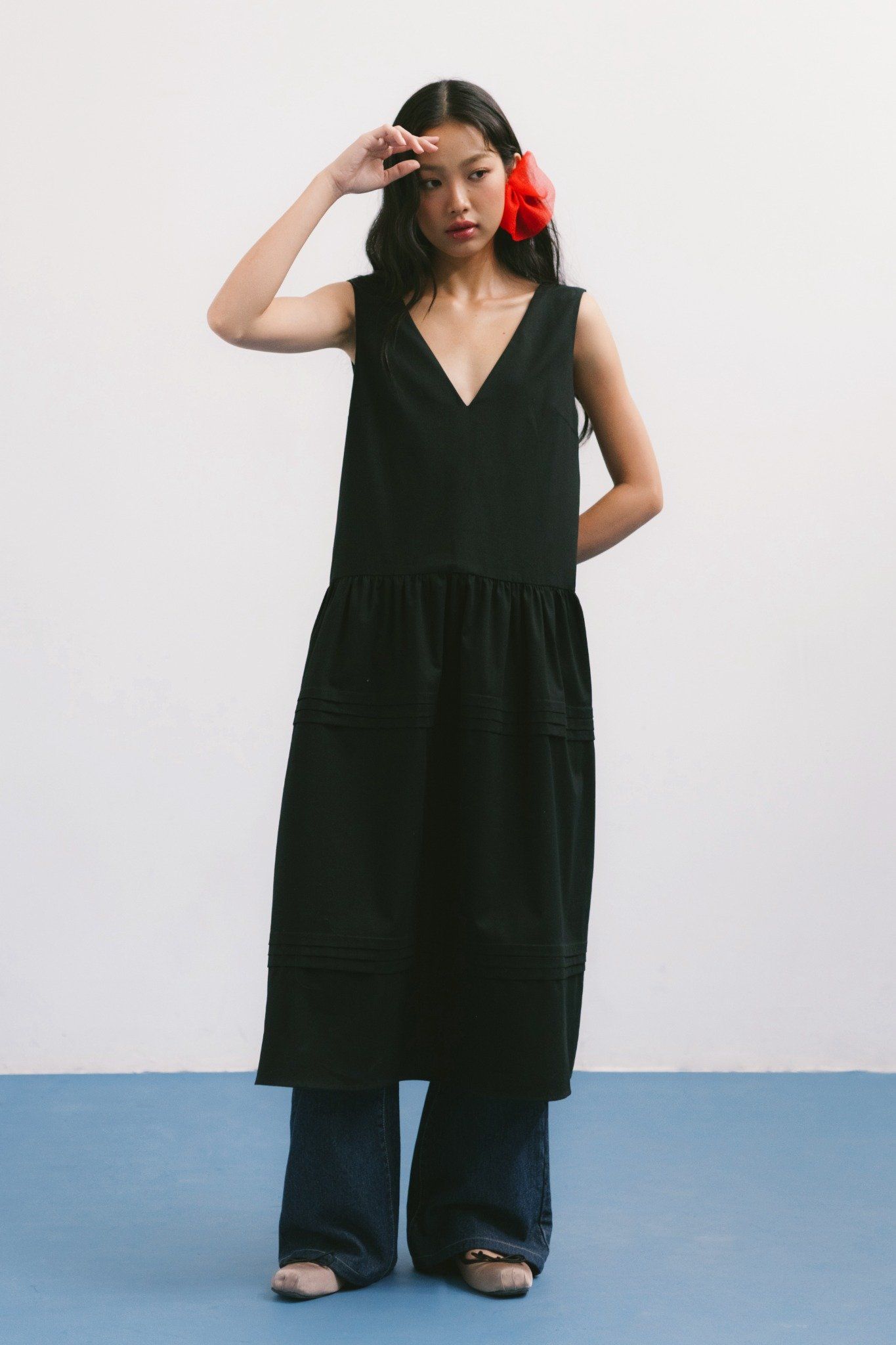  Black V-neck Tiered Midi Dress 