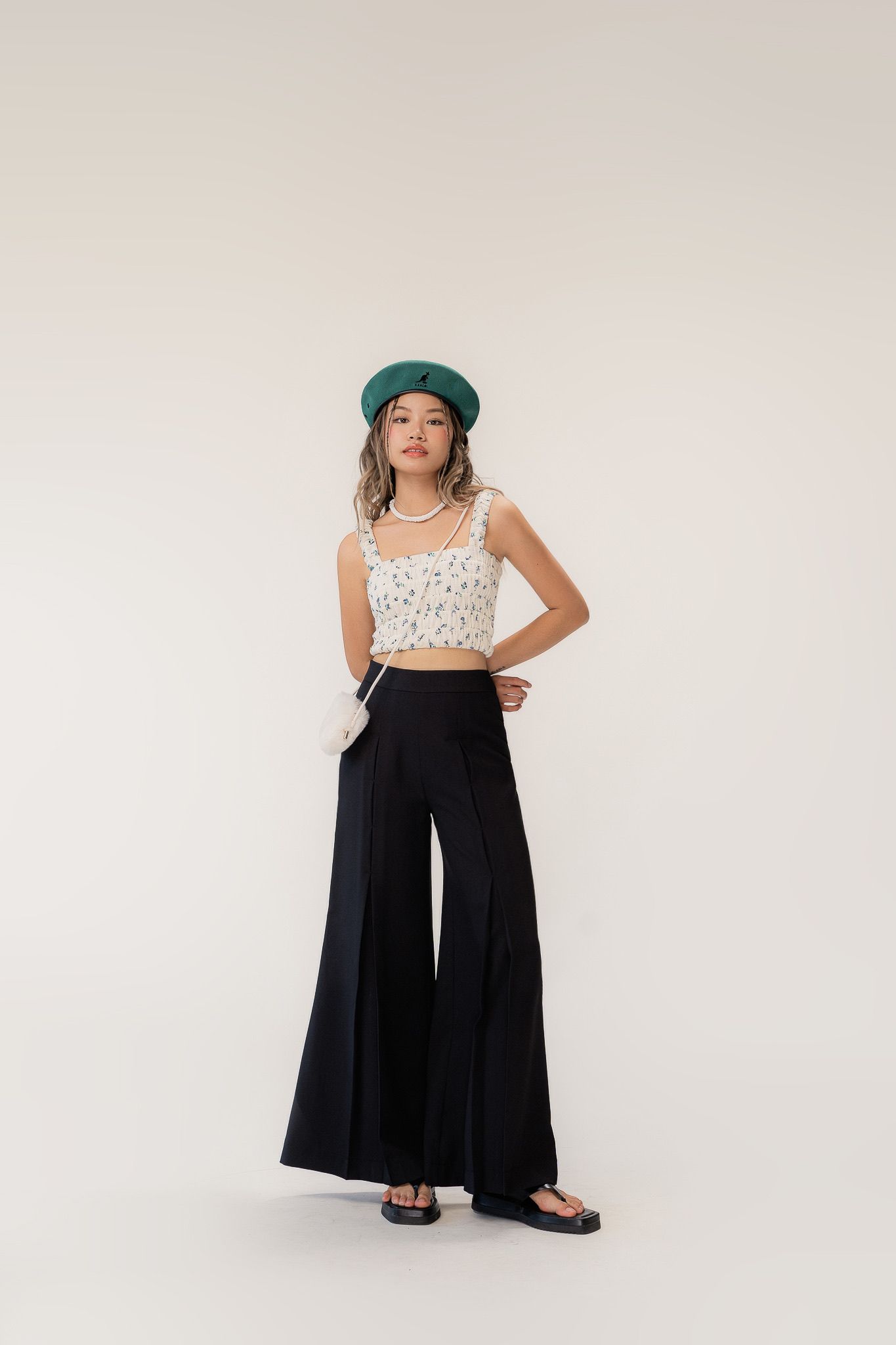  Black Pleated With Stitching Details Trousers 