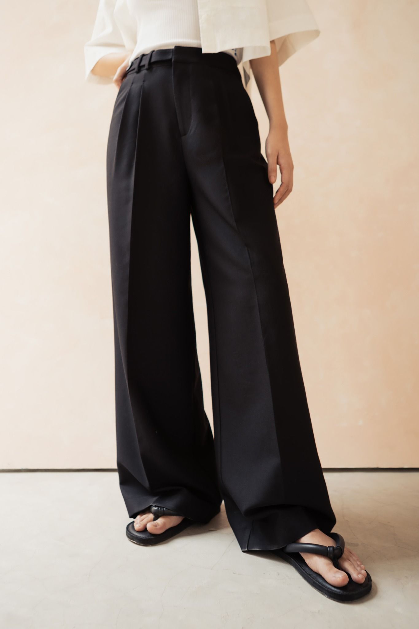 Black Pleated Wide Leg Trousers – LIBÉ