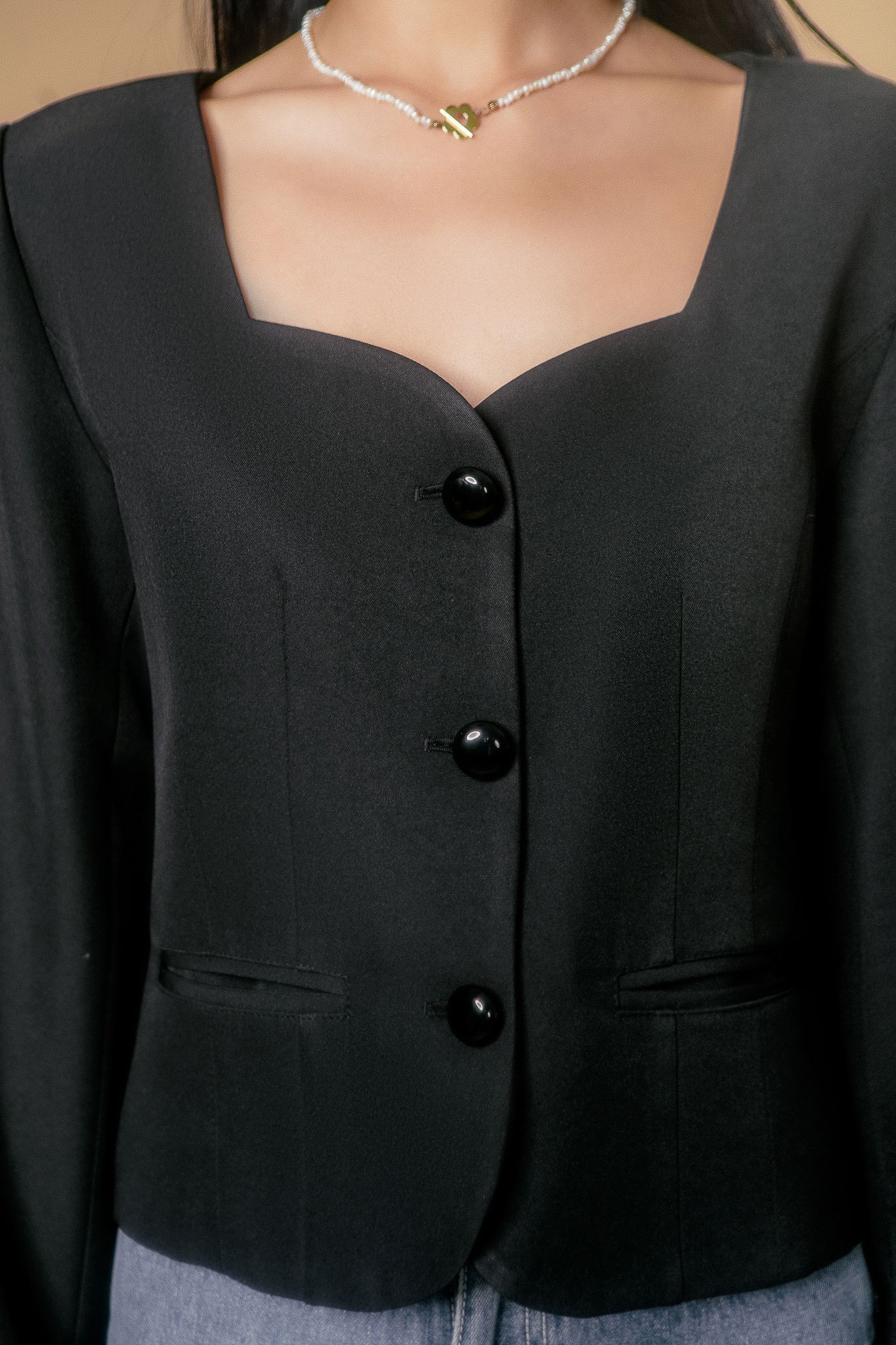  Black Sweetheart Neck Blazer 