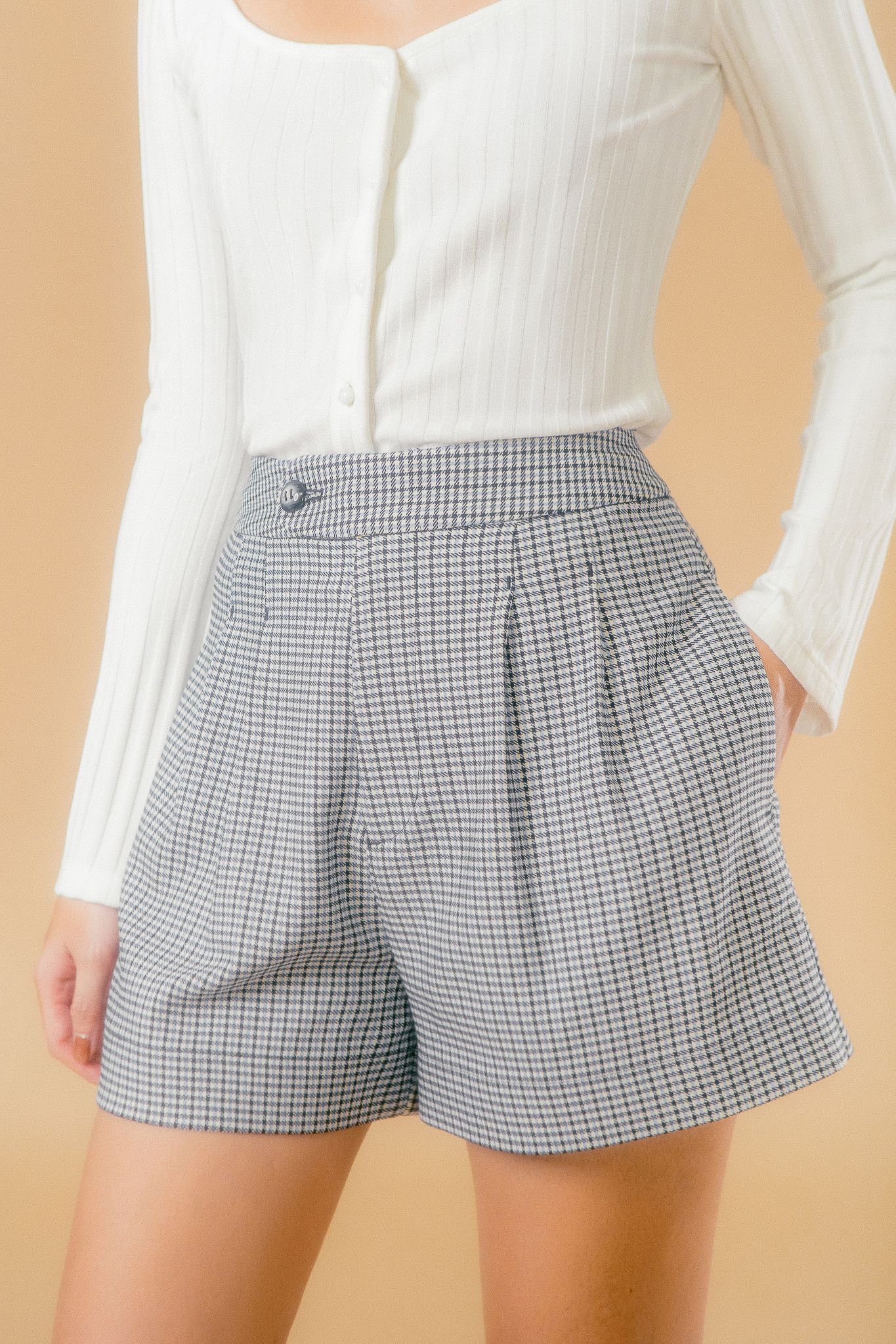  Retro Checked Pleated Shorts 