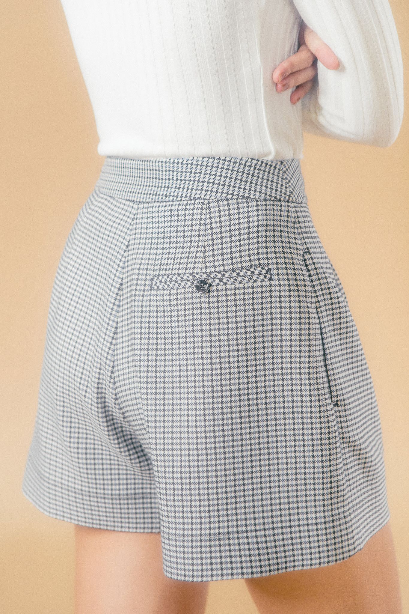  Retro Checked Pleated Shorts 