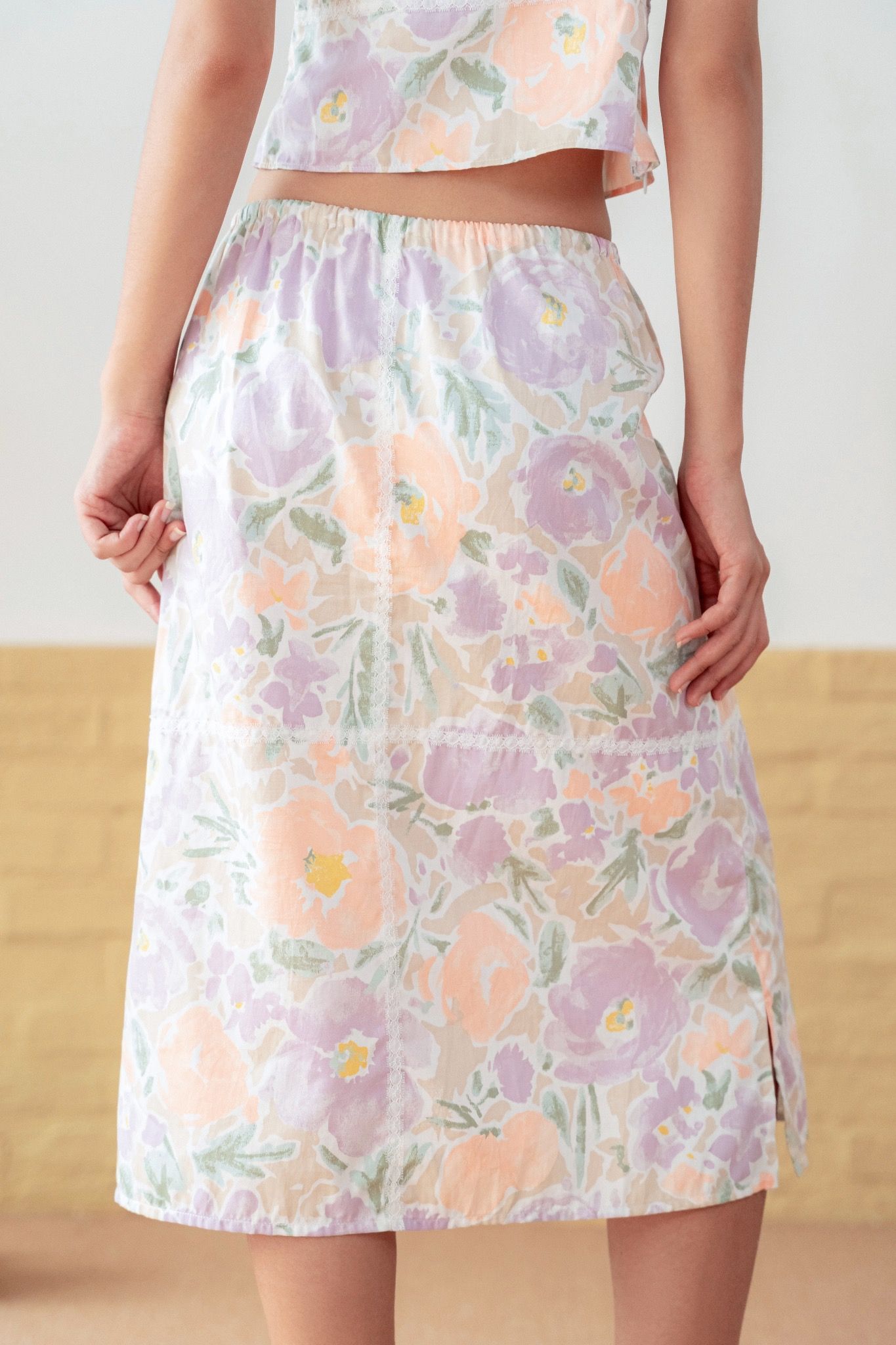  Printed Floral Lace Hem Mid Length Skirt 