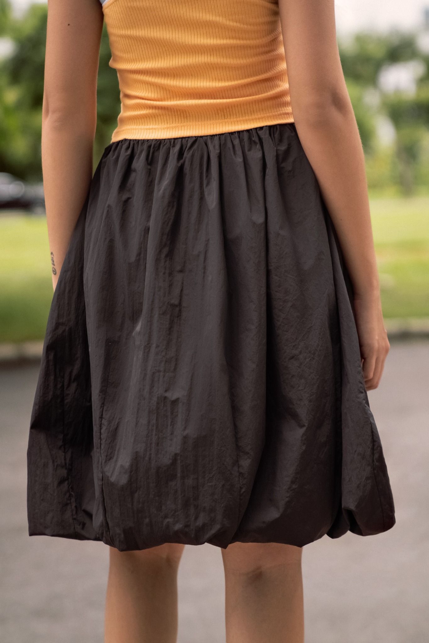  Black Bubble Low Waist Parachute Mid-length Skirt 