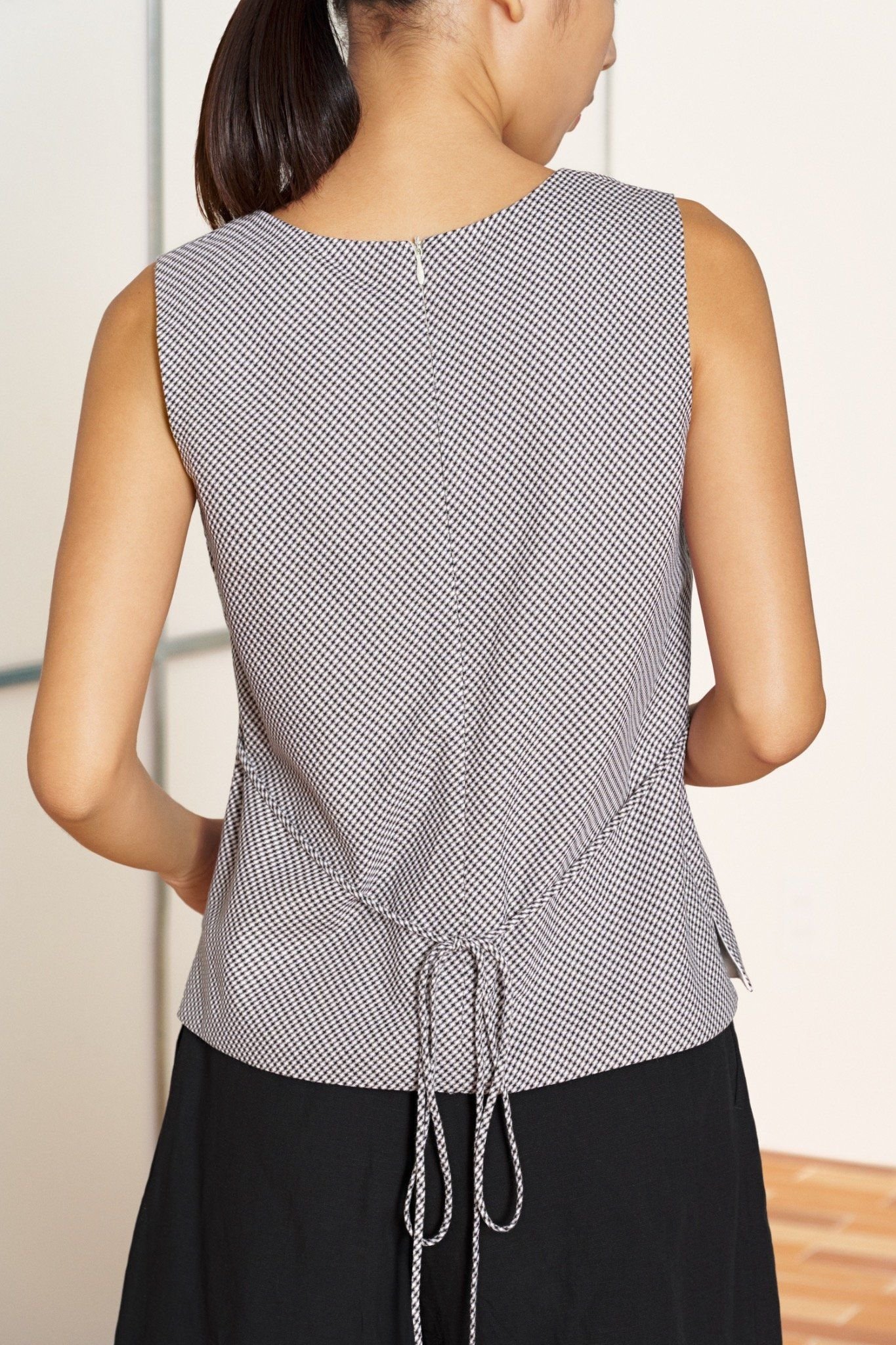  Black Checked Sleeveless Top 