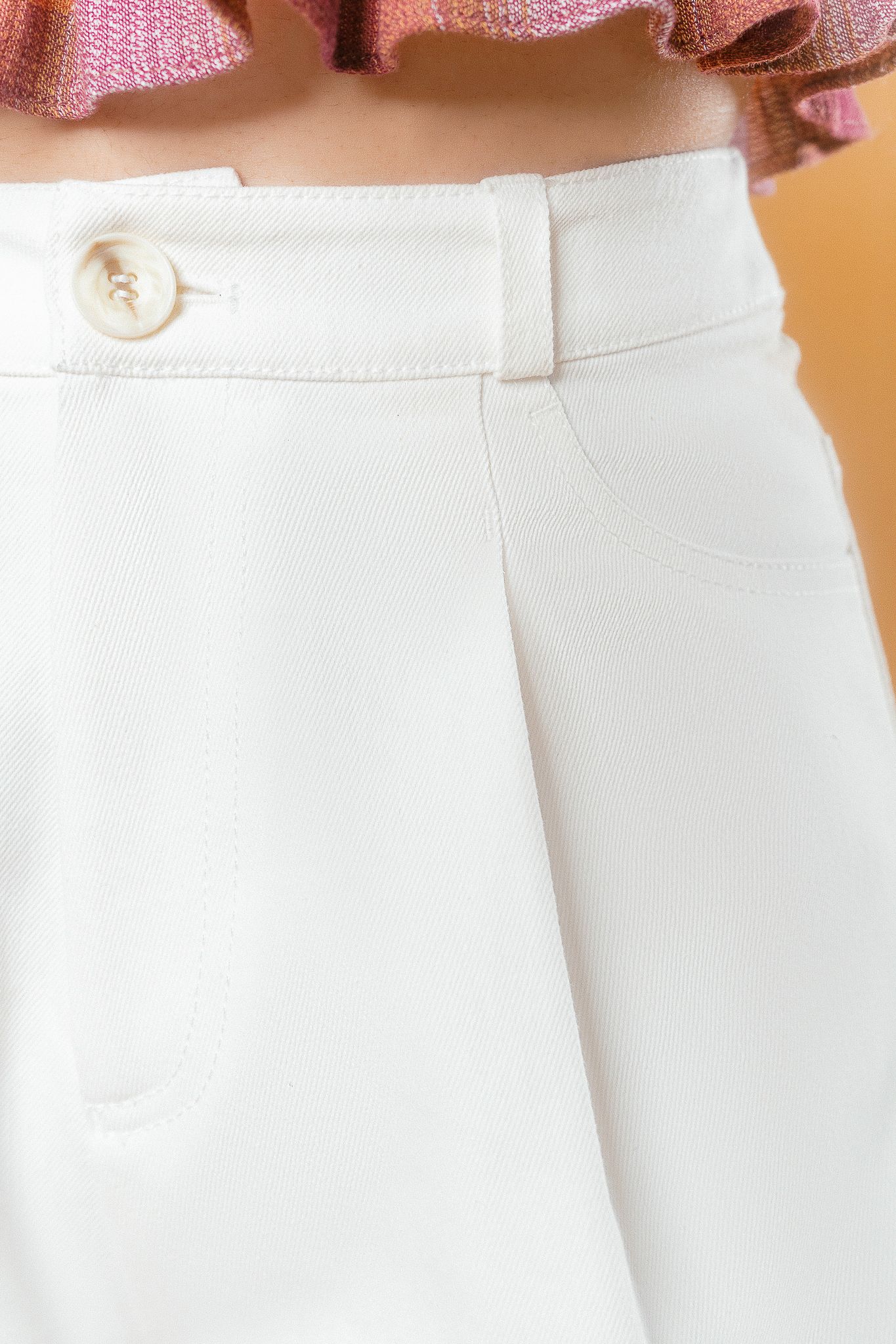  White Pleated Khaki Shorts 