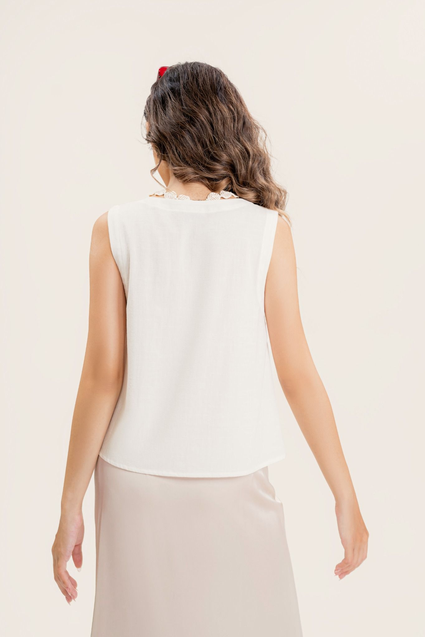  White Side Buttons Sleeveless Linen Top 