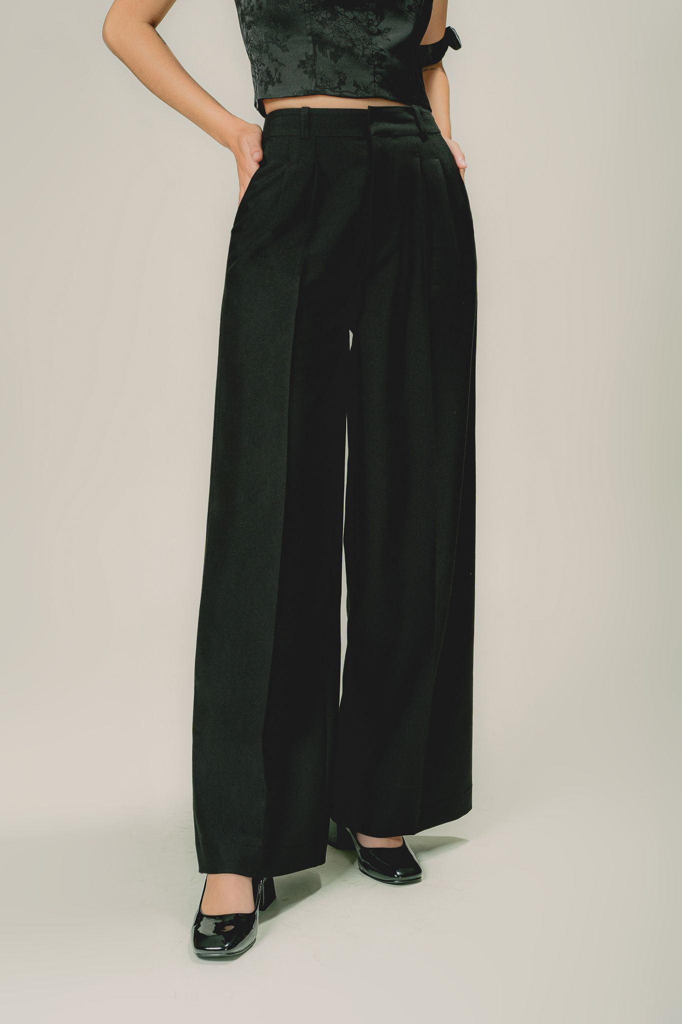  Black Pleated Straight Leg Loose Trousers 