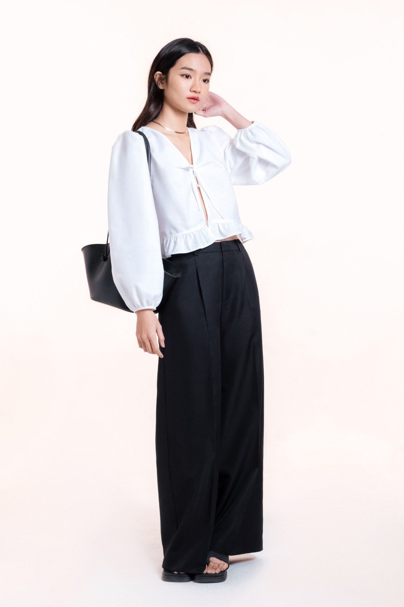  White Tie- Front Puff Long Sleeves Blouse 
