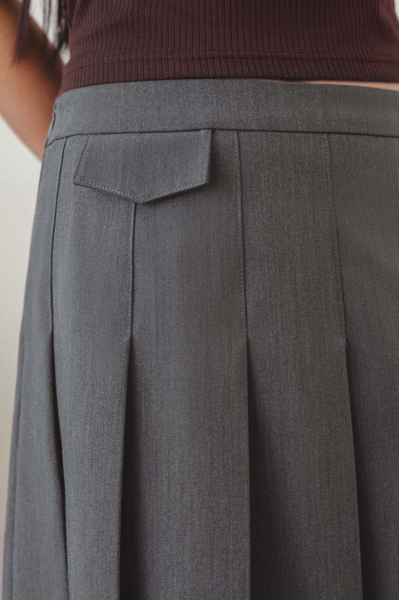  Grey Pleated Side Slit Mid-Length Skirt 