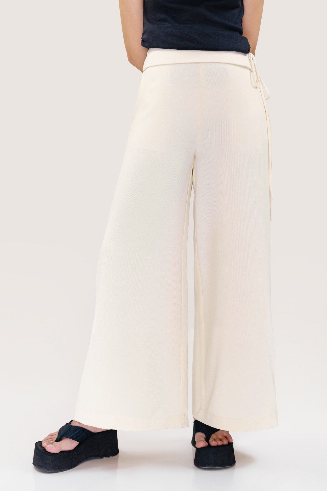 Cream High-Waisted Wide Leg Trousers With Side Flat – LIBÉ