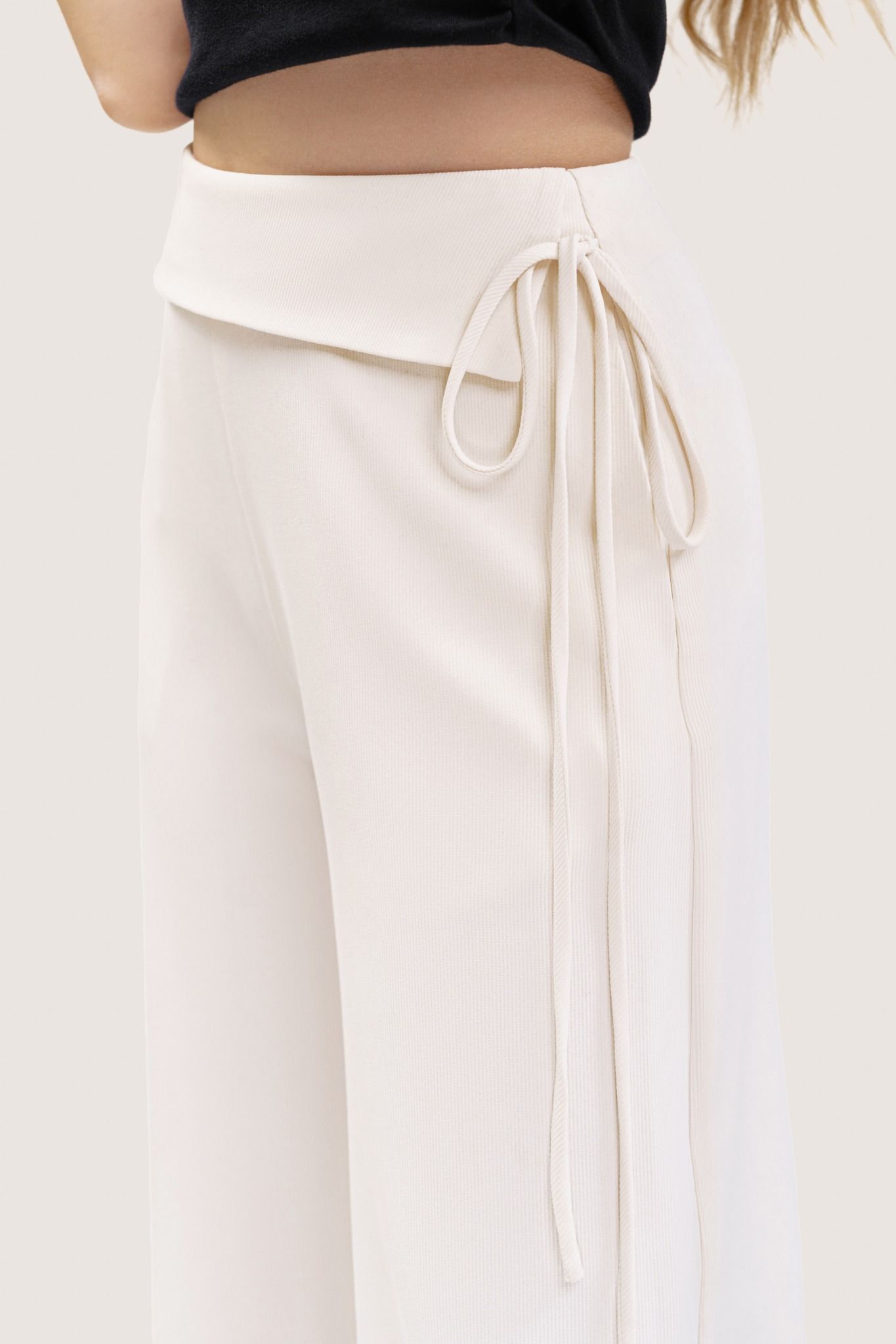  Cream High-Waisted Wide Leg Trousers With Side Flat 