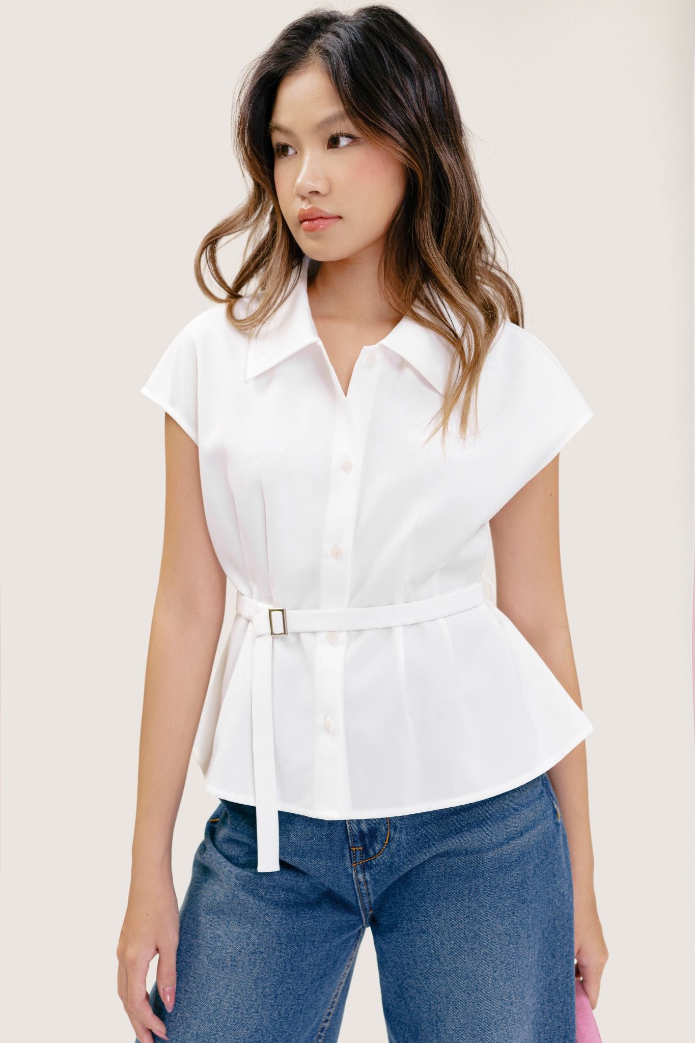  White Sleeveless Pleated Top With Belt 